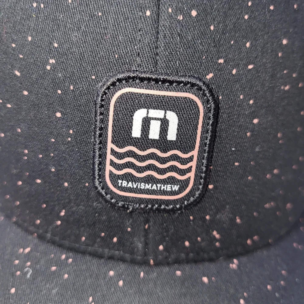 Travis Mathew Mesh 110‎ Flexfit Cap Black Pink